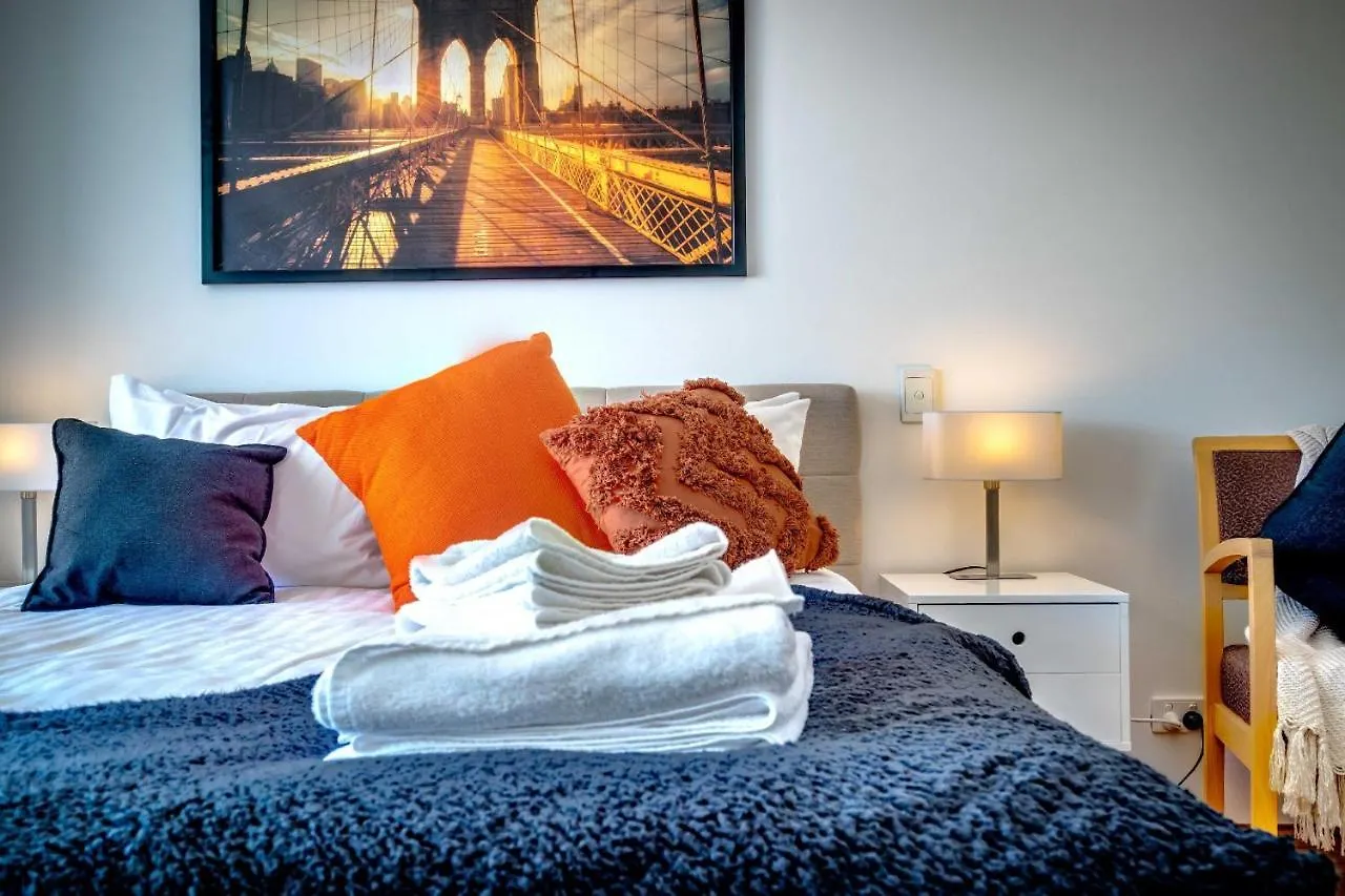 405 Charming Central Renovated Lift Sleep 4 Apartment Perth